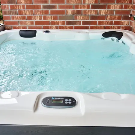 Pulse Patio Jacuzzi Apartmán